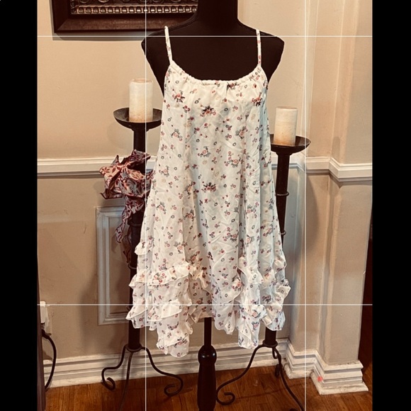 💐EVIE MICRO SEQUINS FLORAL RUFFLE DRESS . - Picture 1 of 11